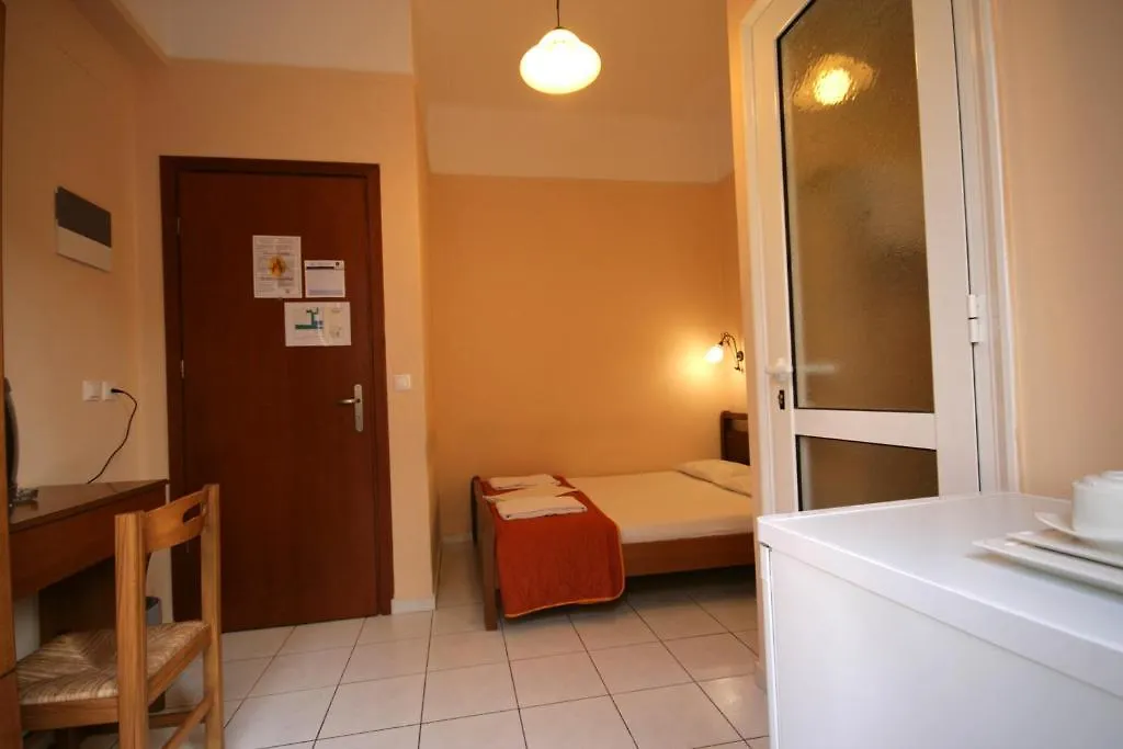 Mirabello Hotel Iraklion 2*,